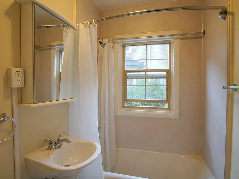 2254 NW Glisan St #105 — Photo 10