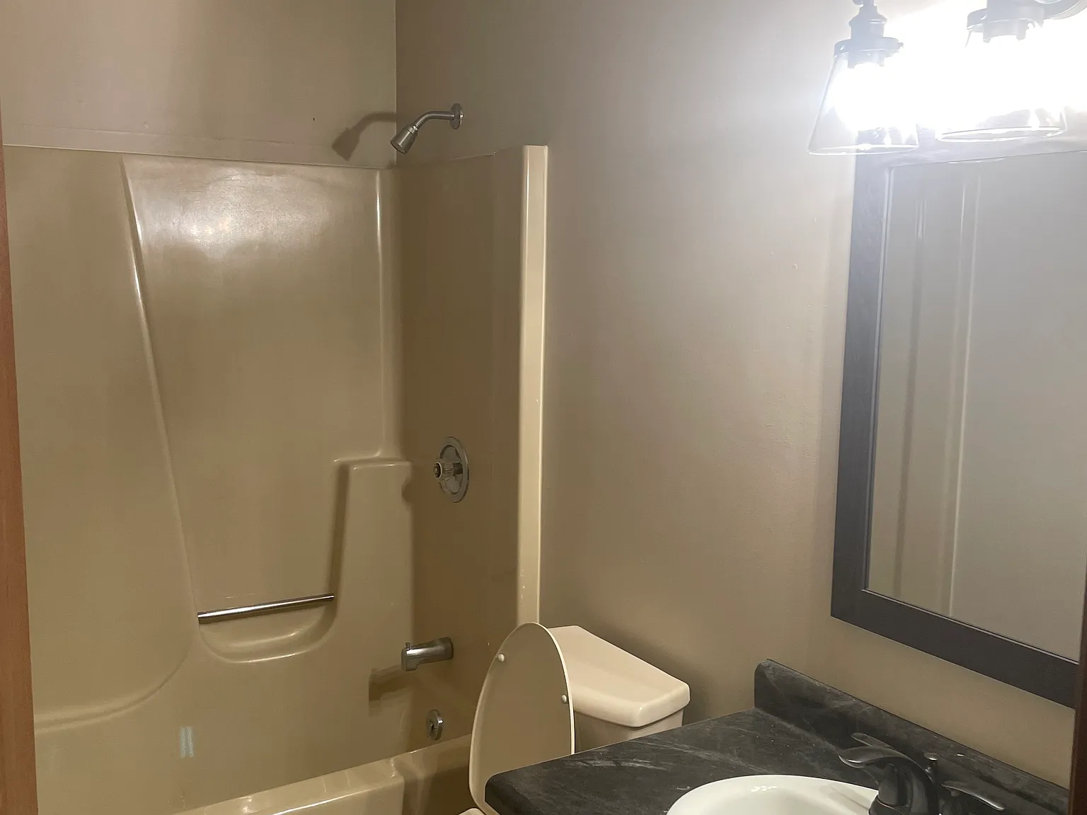 3 bed, 1600 sqft, $1,600 — Photo 3