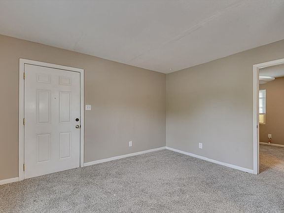 4th image of 400 Verdery St #17308905