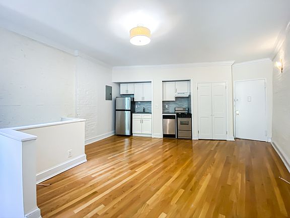 4th image of 70 Barrow St APT 1R