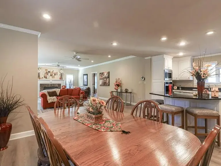 2100 Paula Dr — Photo 9