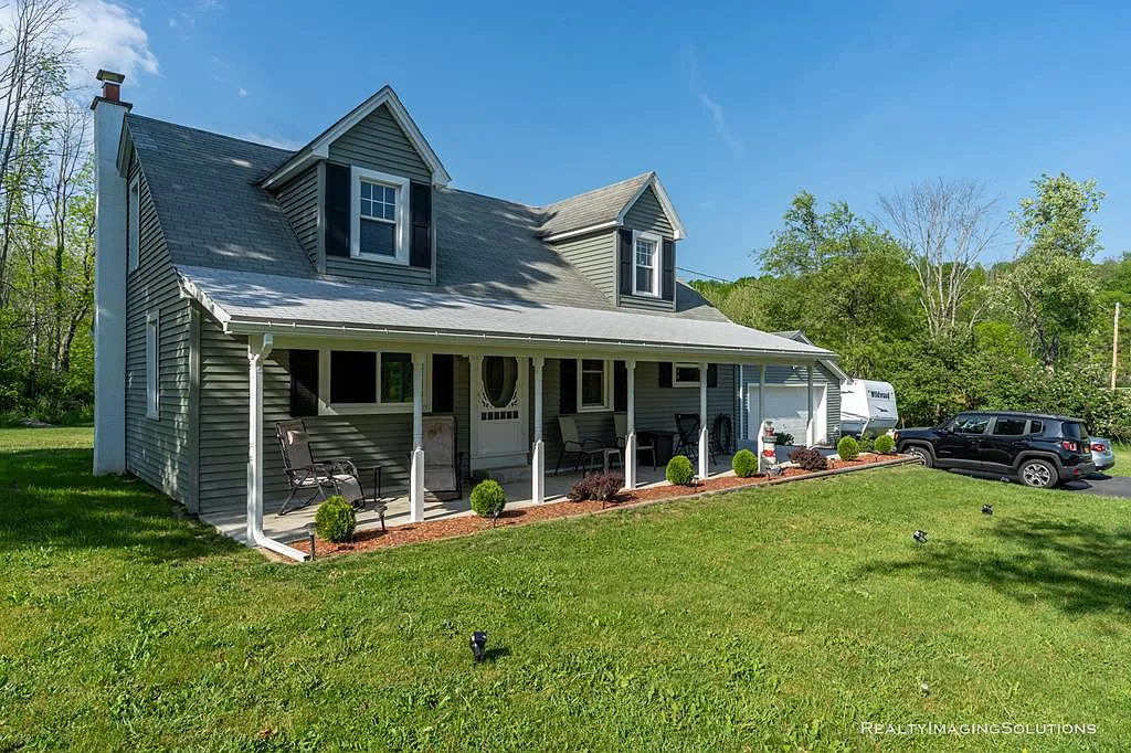 32 Camptown Rd photo 1