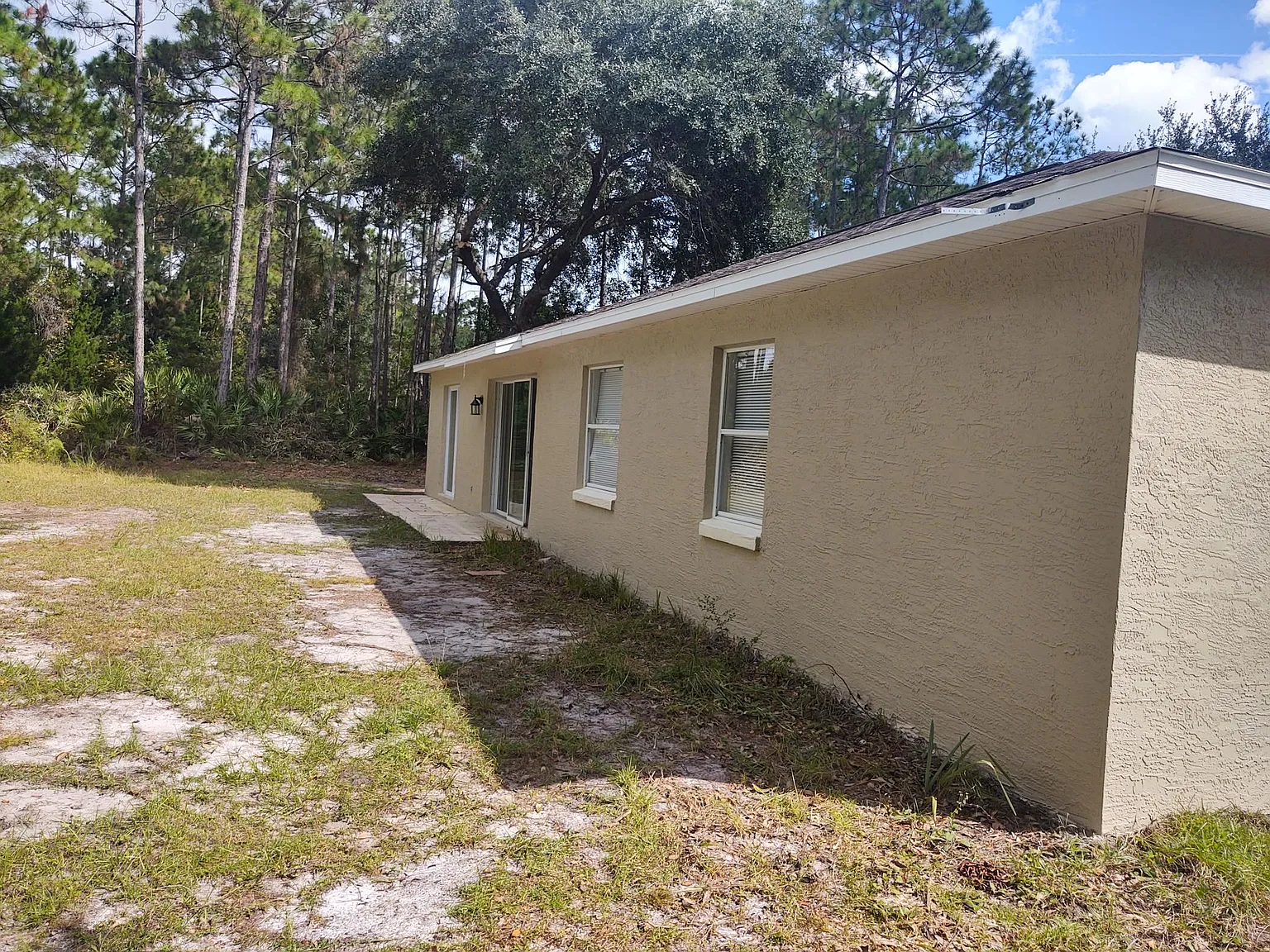 5 bed, 2085 sqft, $2,400 — Photo 2