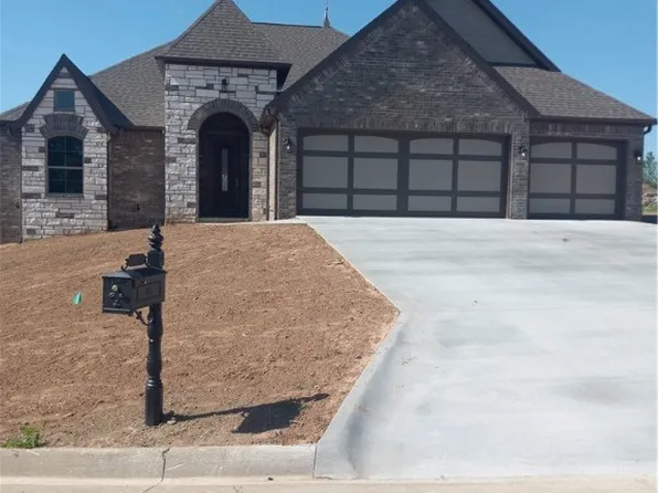 8500 Donnington Ct, Fort Smith, AR 72916