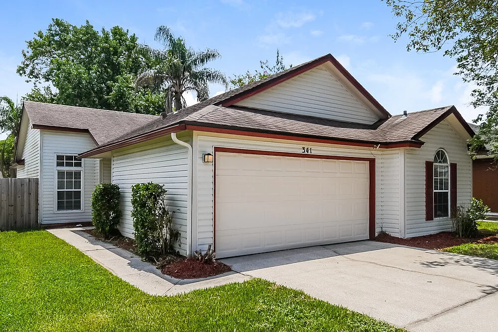 3 bed, 2.0 bath, 1259 sqft, $2,005 — Photo 3