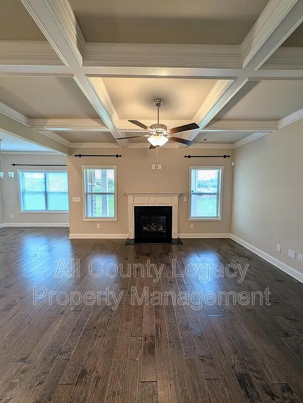 5 bed, 4.0 bath, 2863 sqft, $2,995 — Photo 3
