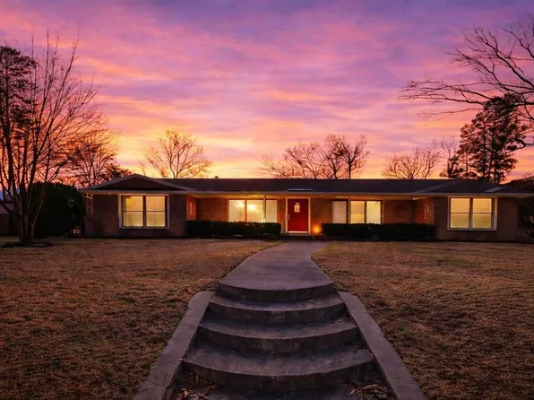 1403 Palm Dr, Texarkana, TX 75503