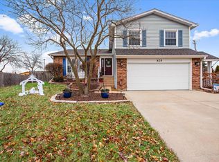 479 Blackhawk Dr, Carol Stream, IL 60188