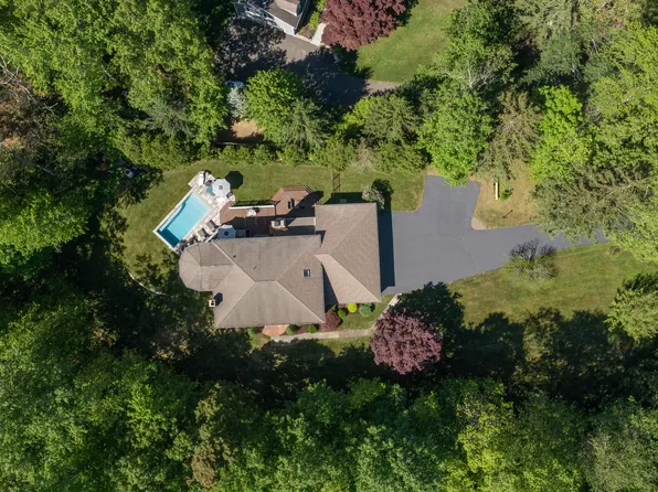 3 Inwood Lane, Woodbury, CT 06798