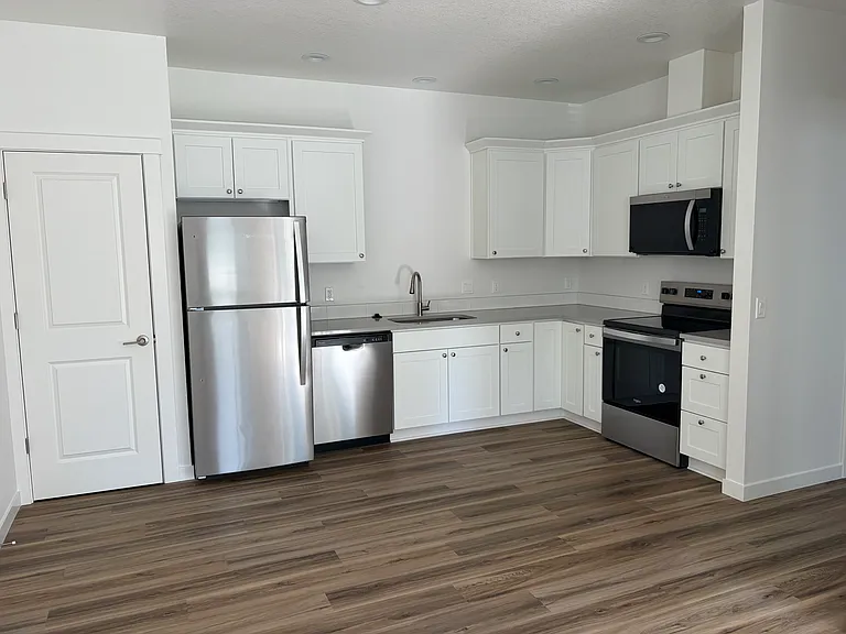 1380 Saginaw St S #2 — Photo 8