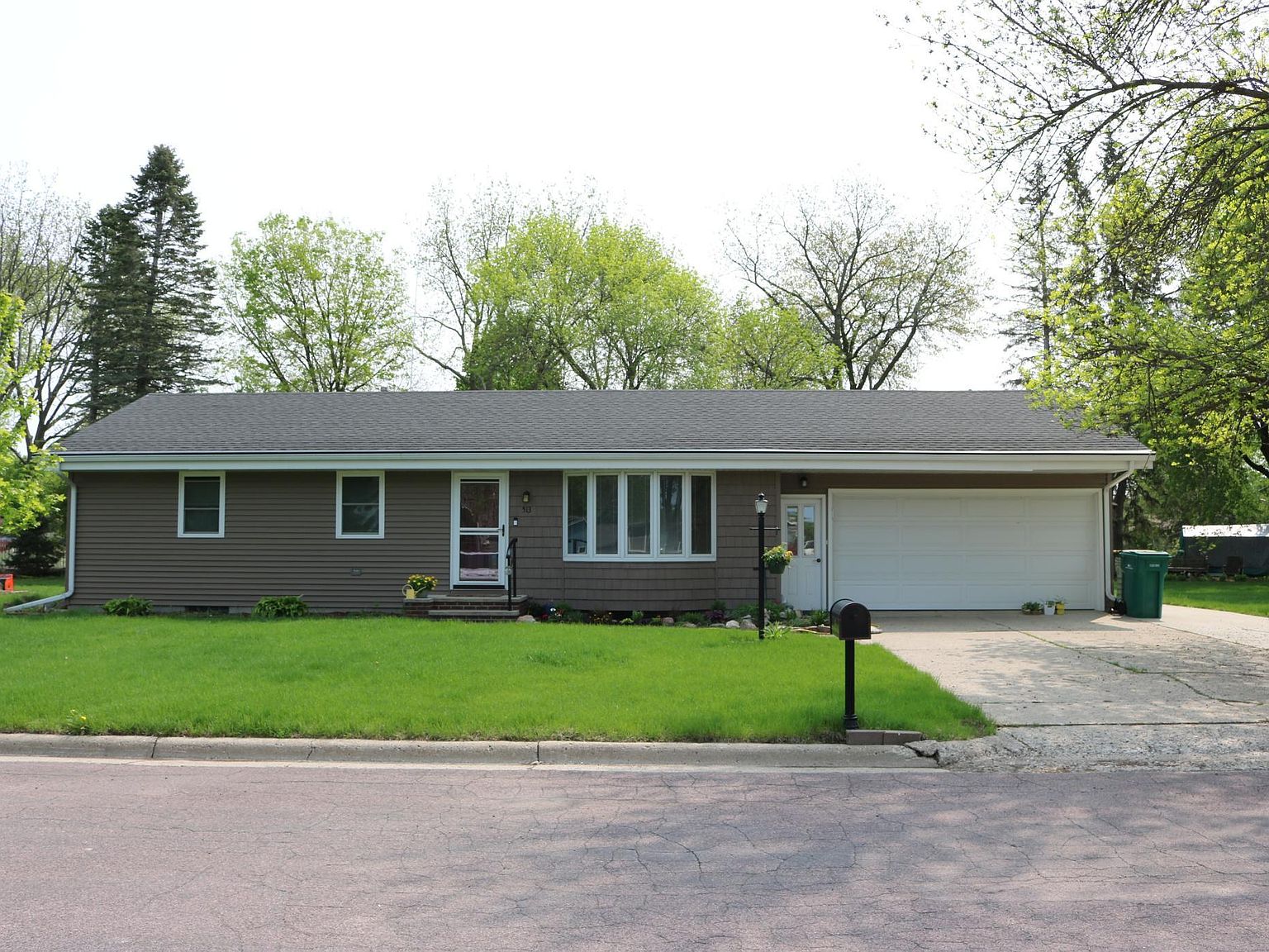 513 S 7th St, Le Sueur, MN 56058 Zillow