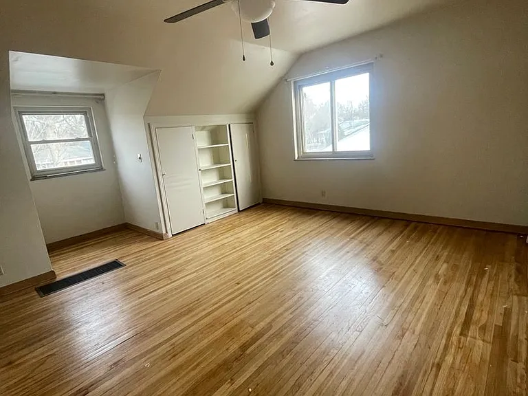 EBP - 117 Fairlawn — Photo 2