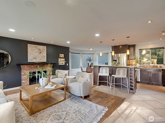 3rd image of 17818 1st Avenue NE