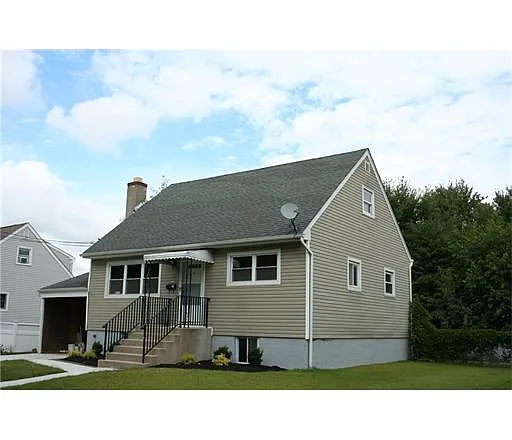 35 Louis St photo 1