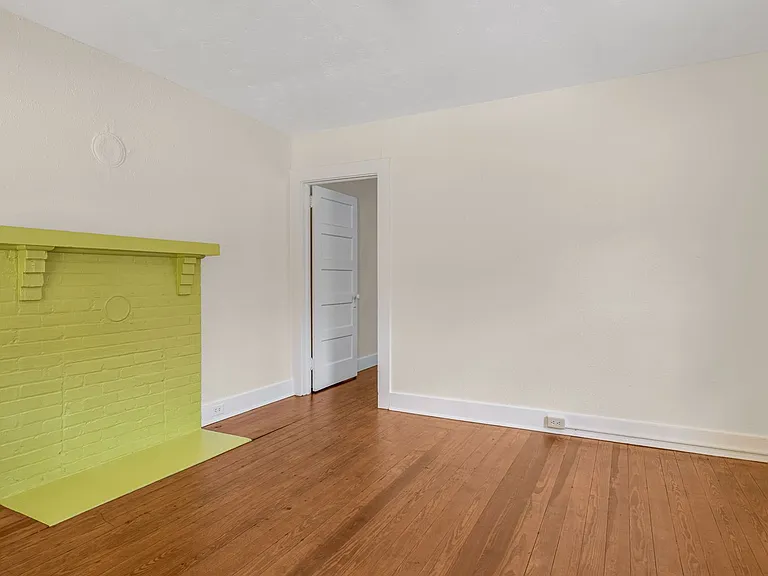 303 Dennis St — Photo 8