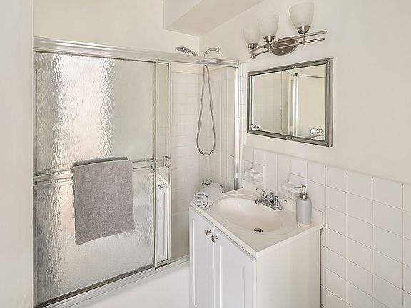 5th image of 249 E 48th St APT 13J