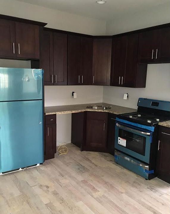 1st image of 2557 Pearsall Ave