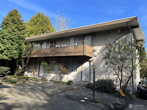 9400 Stone Avenue N, Seattle, WA 98103
