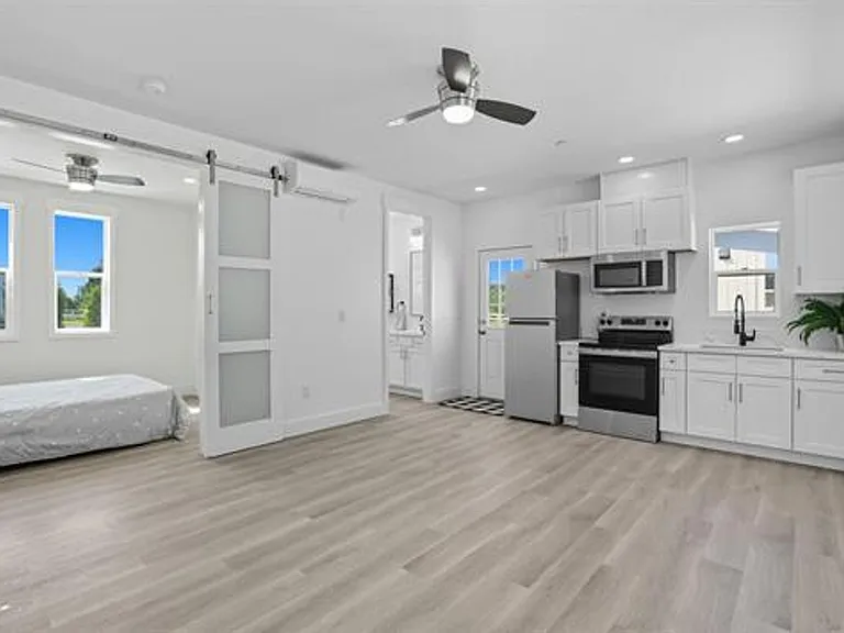 2080 Curtis Dr — Photo 19