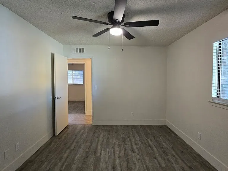 3233 Stanford Ave — Photo 27