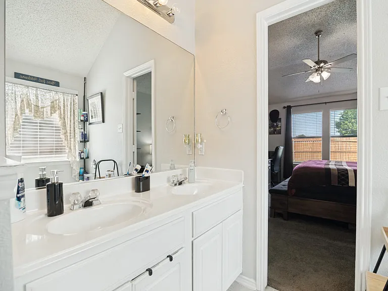 1109 Alexandria Dr — Photo 17