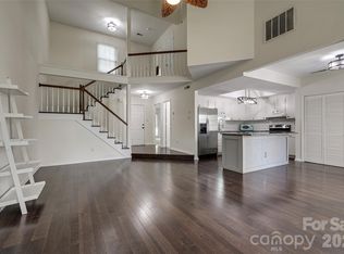 9235 N Vicksburg Park Ct, Charlotte, NC 28210