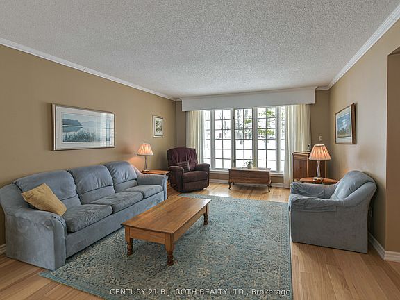 3rd image of 698 Broadview Ave