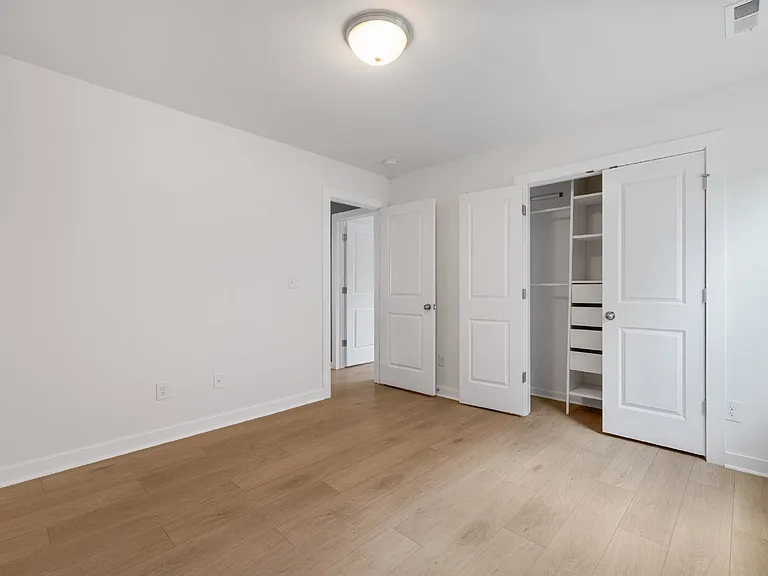 1069 Pennington Dr — Photo 37