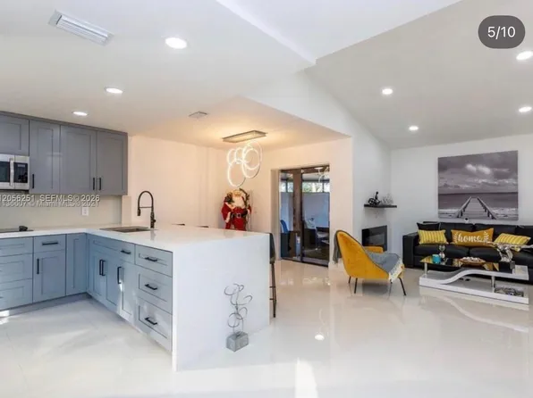 6552 NW 172nd Ln, Hialeah, FL 33015