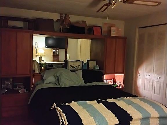 5th image of 140 Quarry Hill Est