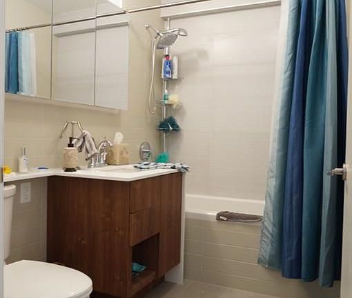 5th image of 222 E 111th St APT 3A