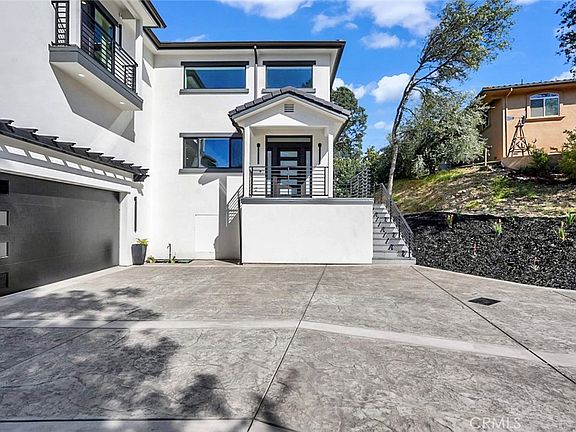 3rd image of 805 Lode Ct