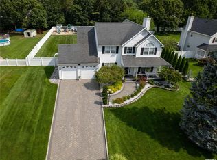 5 Oldstone Ct, Centereach, NY 11720