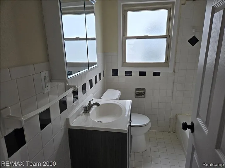 24684 Lehigh St — Photo 5