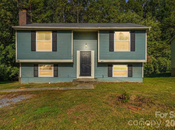 1010 Glenfiddich Dr, Charlotte, NC 28215
