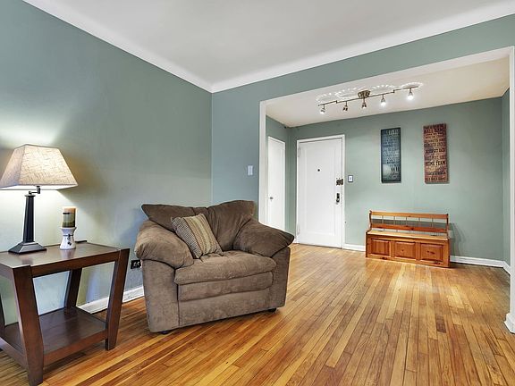3rd image of 6712 Yellowstone Blvd APT B5