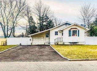 32 E Elm St, Central Islip, NY 11722