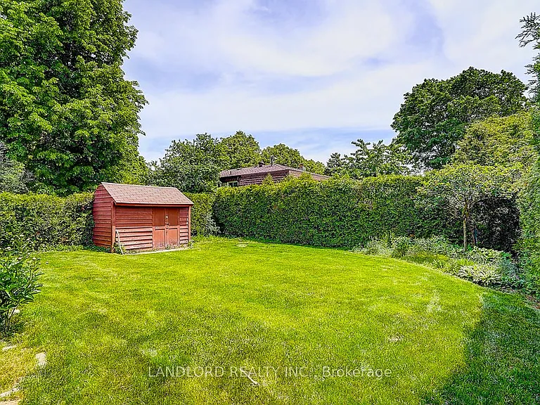 2294 Wyandotte Dr — Photo 40