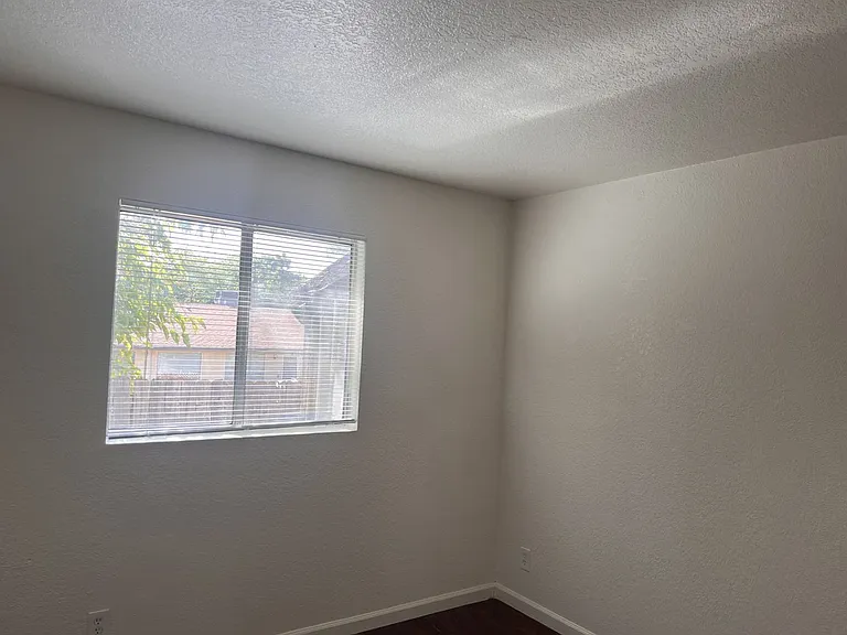 1616 Willis St — Photo 9
