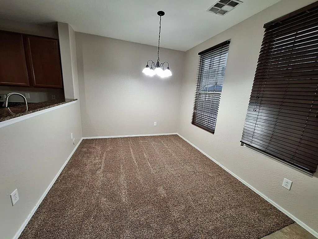 3 br, 2.5 bath townhome in gated Val Vista Classic subdivi, comm pool — Photo 3