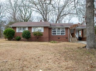 614 Oakdale Ct, Burlington, NC 27217