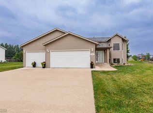 424 S Sedona Dr, West Fargo, ND 58078