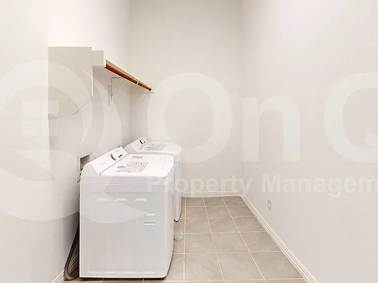 3285 Dover Dr — Photo 24