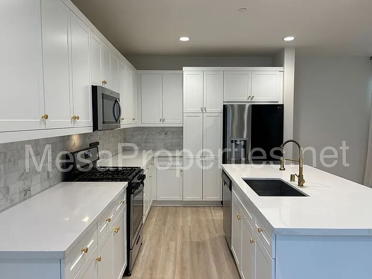 998 Rodeo Rd — Photo 8