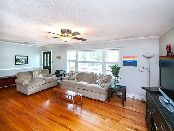 3rd image of 243 Briarwood Dr