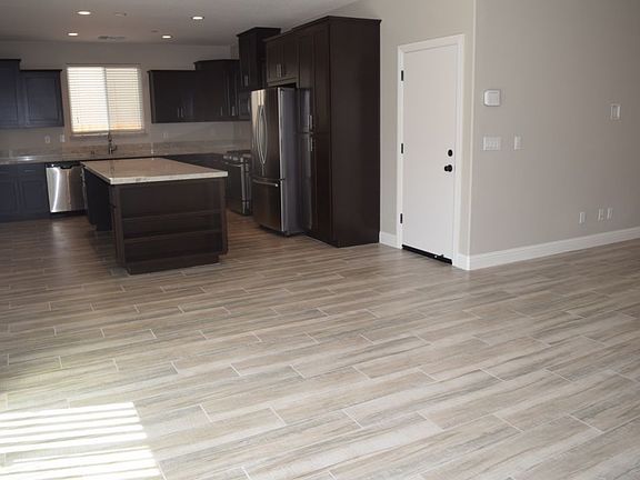 4th image of 1440 Forsythia Dr