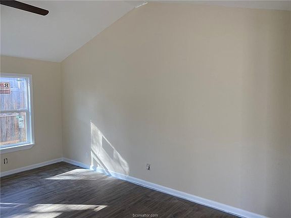 4th image of 211 Fairway Dr
