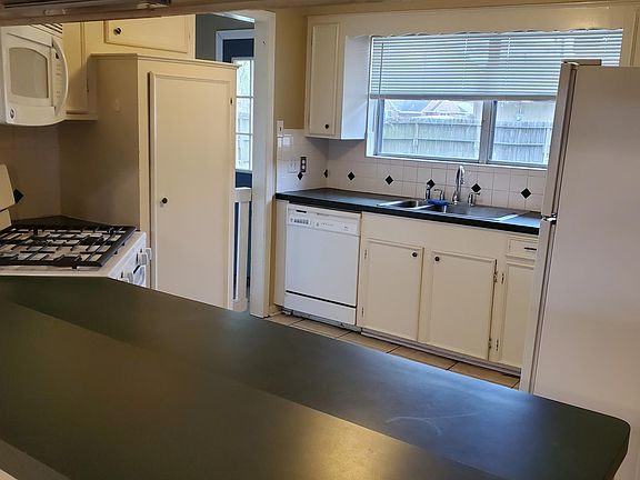 3rd image of 801 Luella Ave