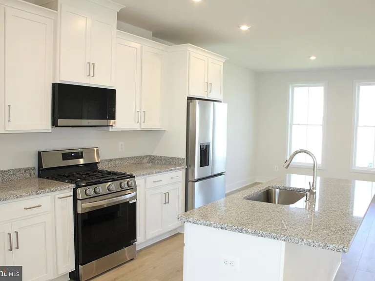 139 Heyford Dr — Photo 4