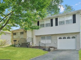 46 Enders Dr, Barrington, NJ 08007